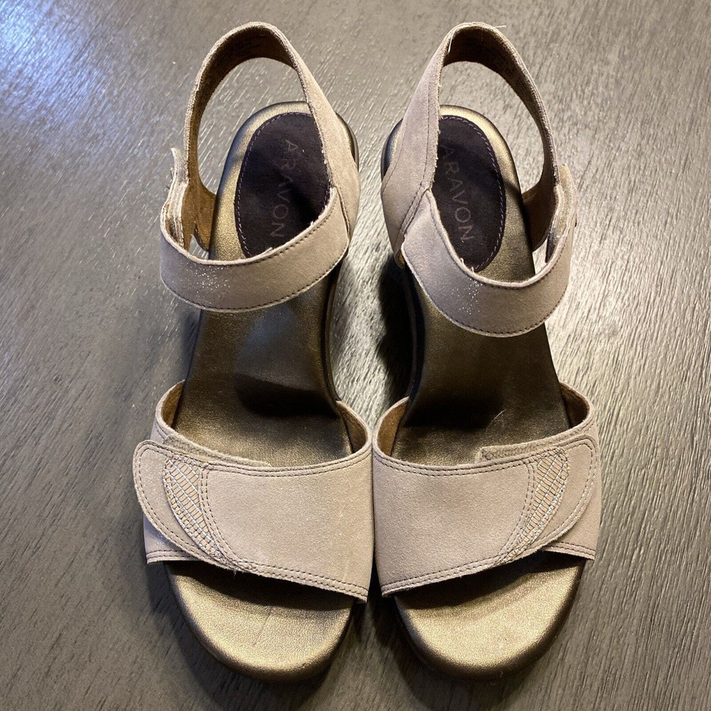 NEW Aravon Strap Silver Sandal Arch Support Shoes Low Heel Womens US 7